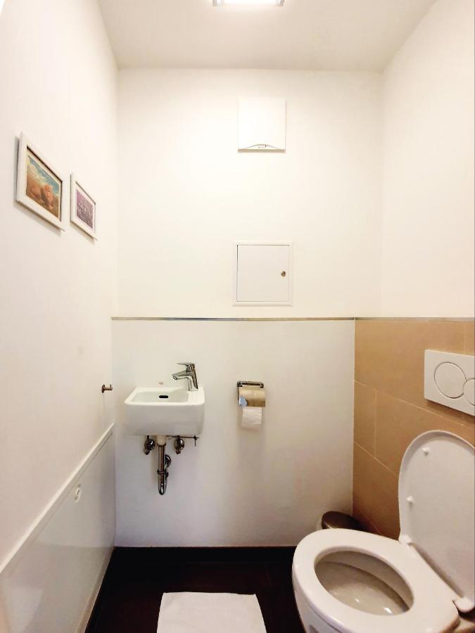 Near Lake Two Bedroom Fully Furnished Apartment Wien Eksteriør bilde