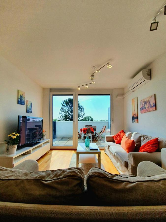 Near Lake Two Bedroom Fully Furnished Apartment Wien Eksteriør bilde