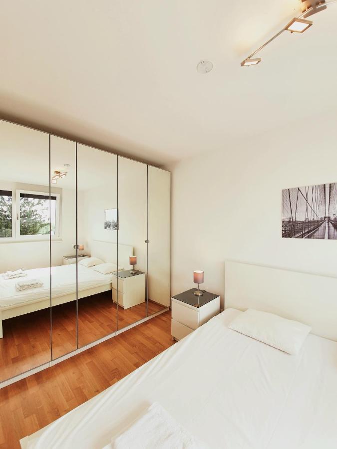 Near Lake Two Bedroom Fully Furnished Apartment Wien Eksteriør bilde