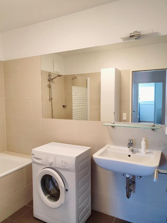 Near Lake Two Bedroom Fully Furnished Apartment Wien Eksteriør bilde